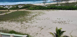 Cobertura pé na areia à venda