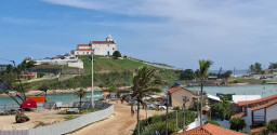Cobertura pé na areia à venda