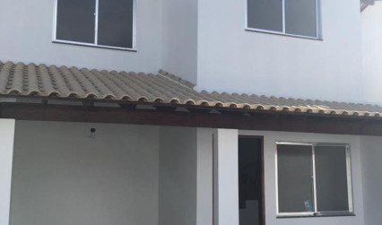Casa em condomínio em Bacaxá (ALUGADA)